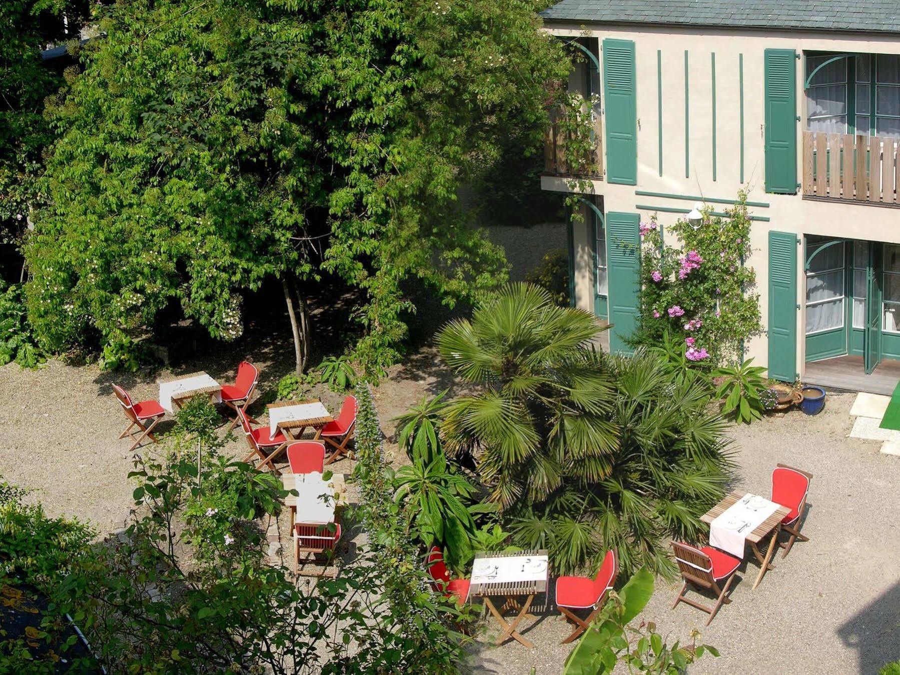 Hotel Les Fuchsias Saint-Vaast-la-Hougue Exterior photo